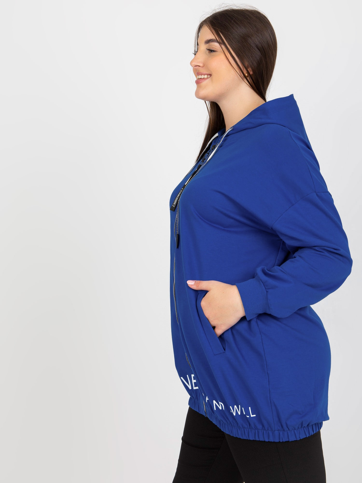 Ciemnoniebieska rozpinana bluza plus size z napisami