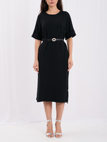 Black simple dress made of knit fabric.