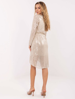 Beżowa cekinowa sukienka z kopertowym dekoltem