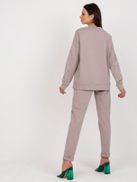 Hurtownia Ciemnobeżowy komplet casualowy z guzikami