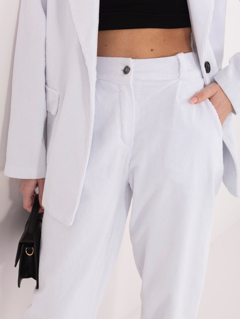 Białe sztruksowe spodnie z zakładkami RUE PARIS