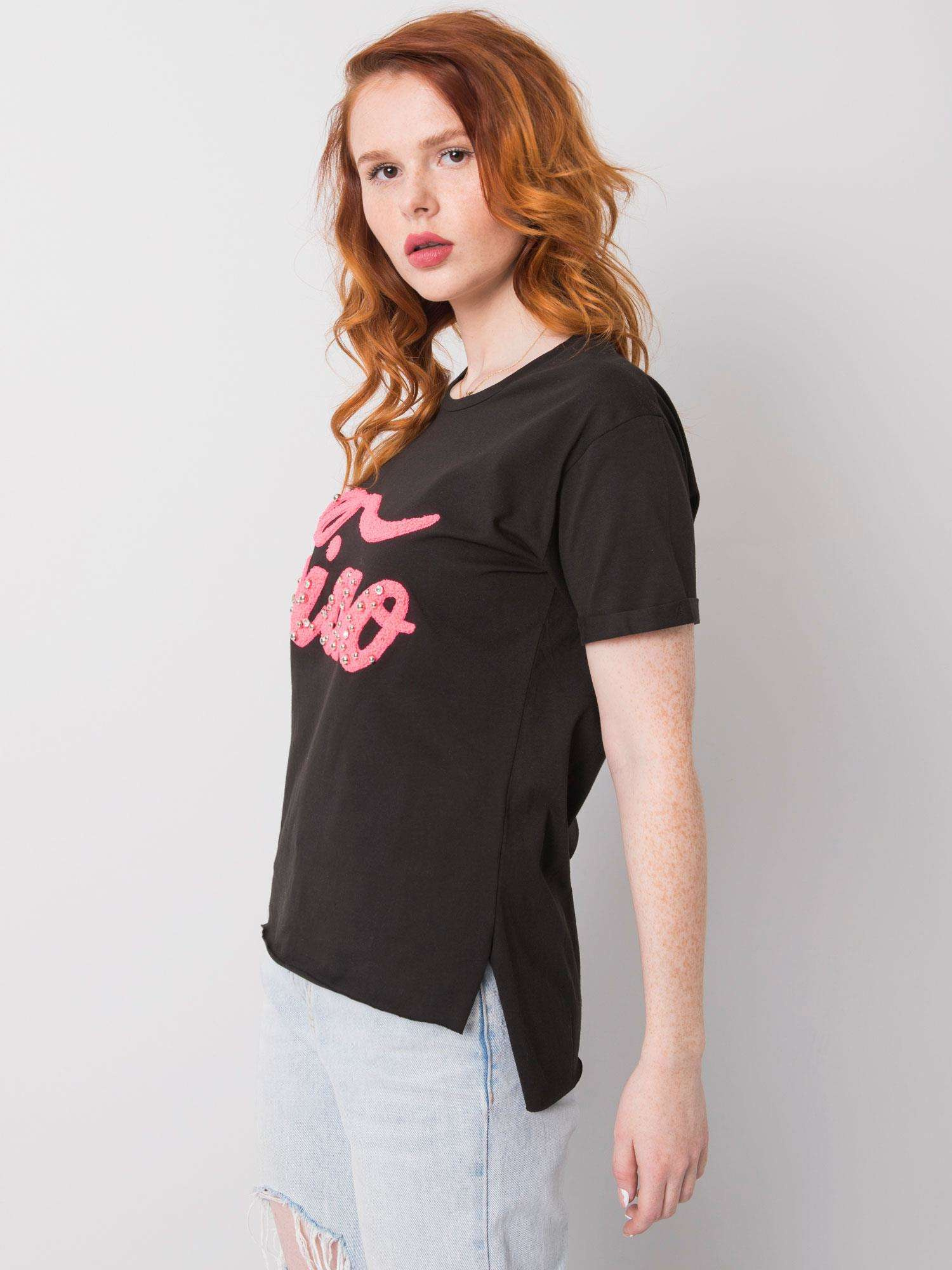 Černé tričko s aplikací Erin.