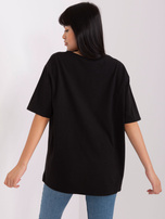 Hurtownia Czarny t-shirt z nadrukiem i aplikacją