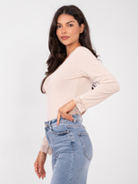 Beżowa prążkowana bluzka z koronką 