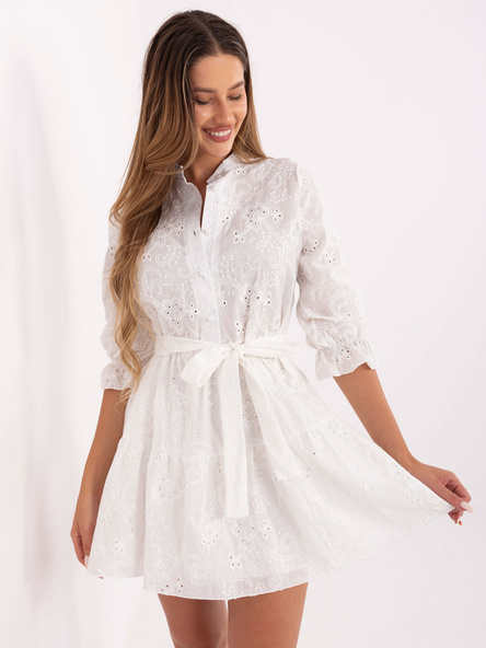 Weiße Mini-Kleid mit Stickerei.