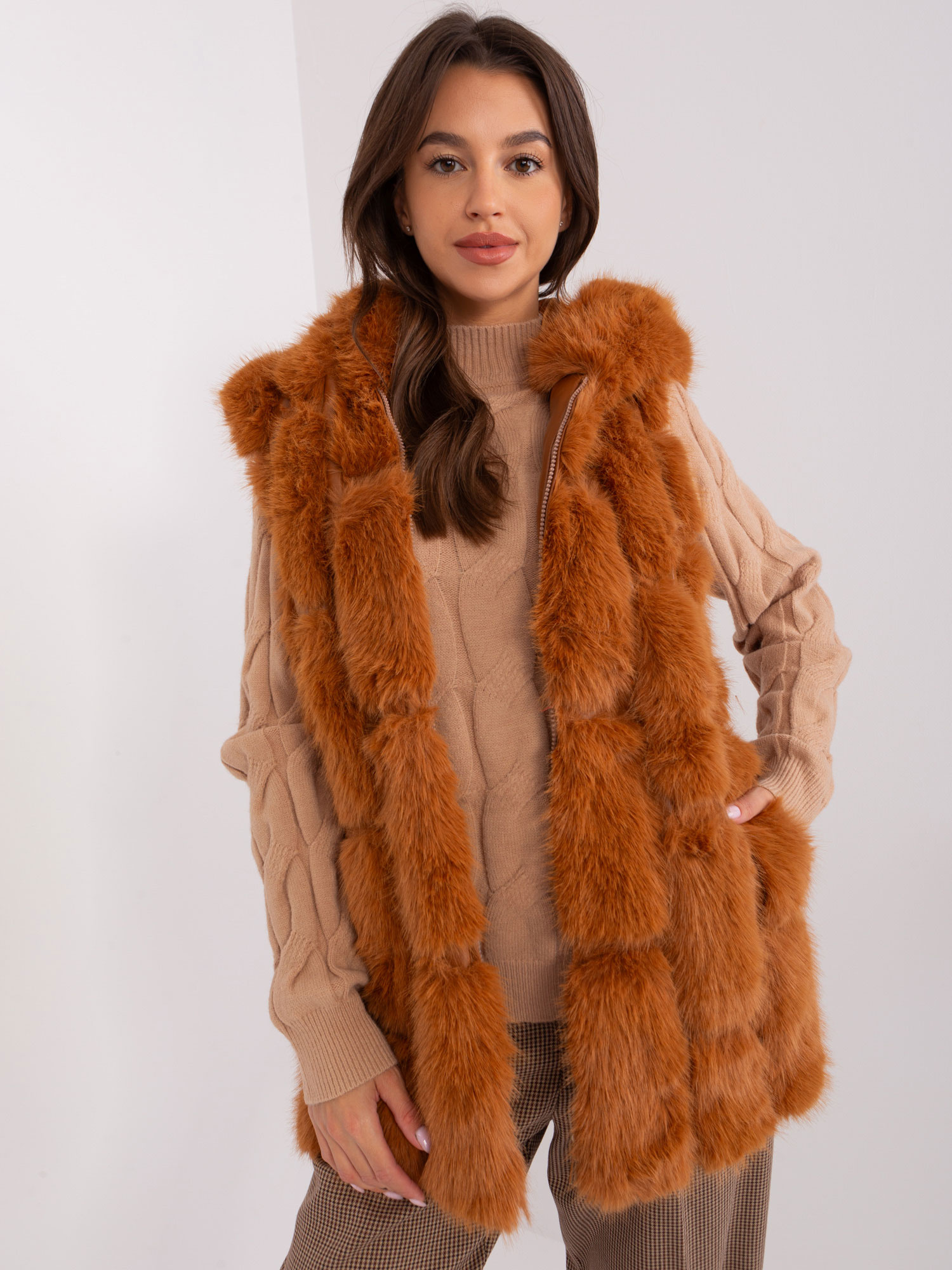 Hurt hellbraune Fellweste mit Taschen.