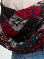 Czarna chusta z folkowym nadrukiem