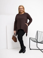 Čokoládová blůza plus size s kapsami.