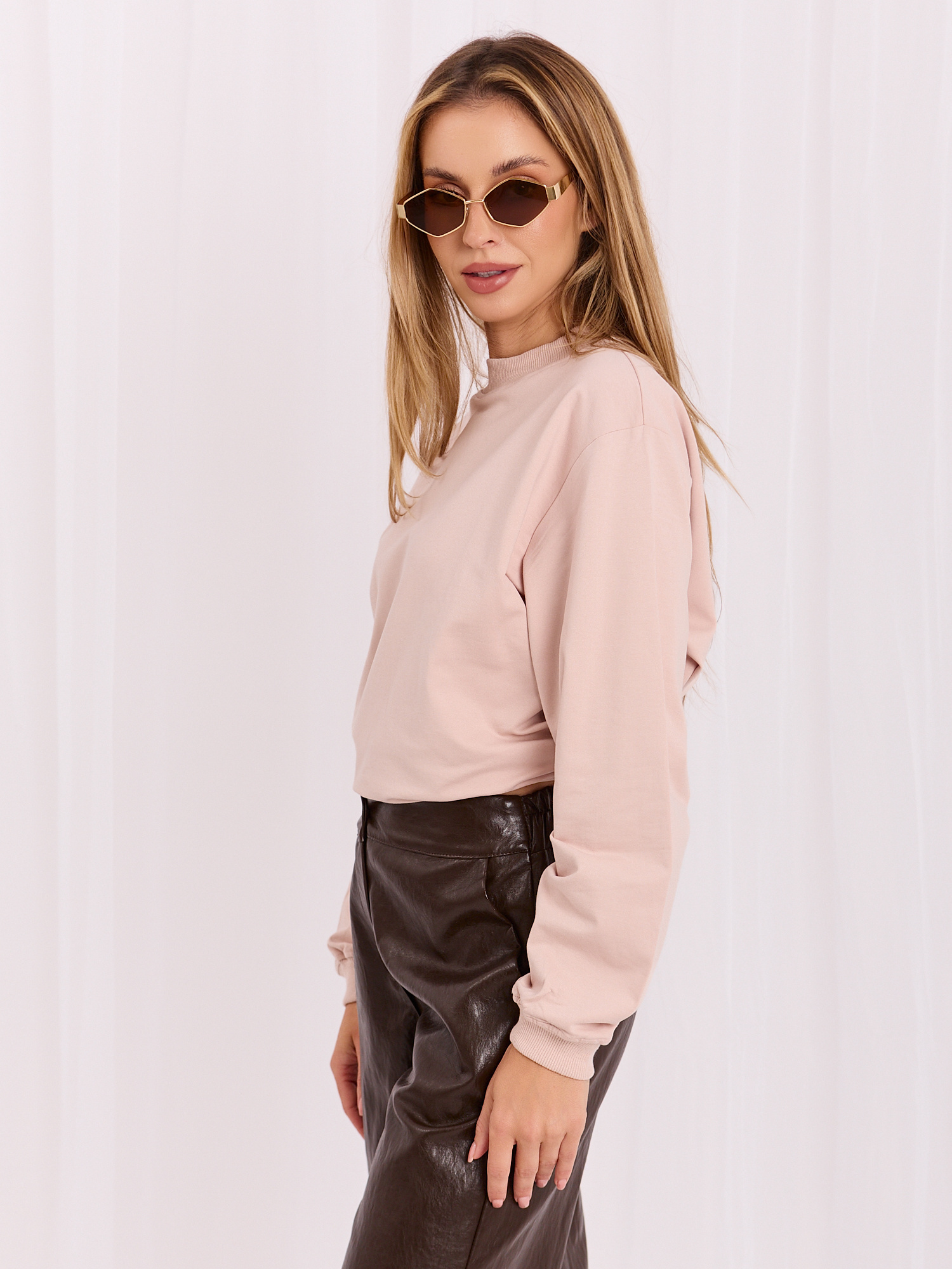 Helle rosa Basic Sweatshirt aus Baumwolle.