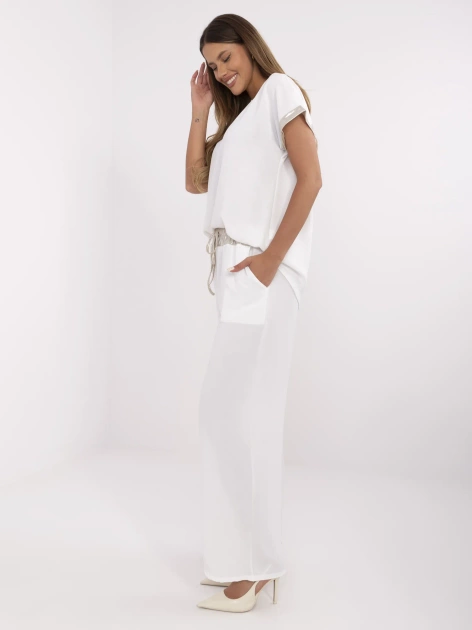 Biały damski komplet ze złotymi wstawkami