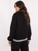 Hurtownia Czarna dresowa bluza bomberka z haftem