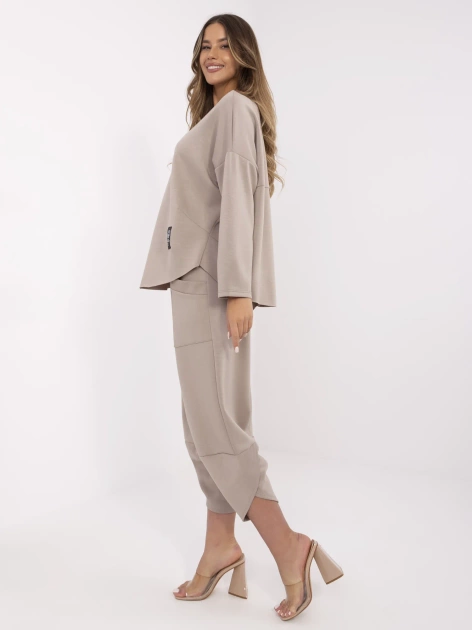 Ciemnobeżowy damski komplet z luźnymi spodniami