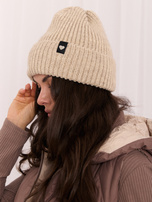 Béžová zimná čiapka beanie v prúžku.