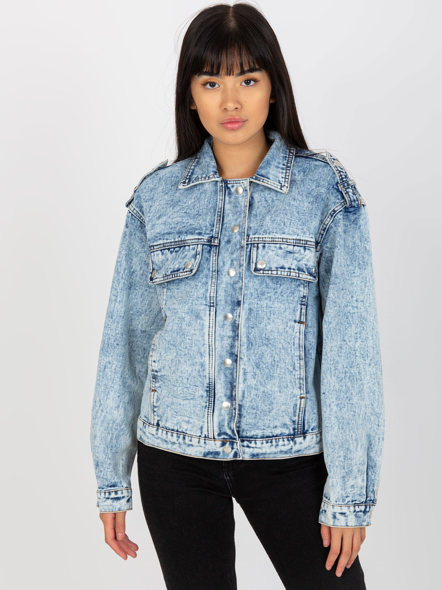 Hurt Blaue Damen Jeansjacke mit Druckknöpfen.