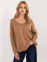 Moteriškas oversize camel spalvos megztinis su V formos iškirpte.