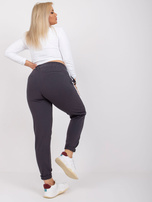 Grafitowe spodnie dresowe plus size damskie Kairi
