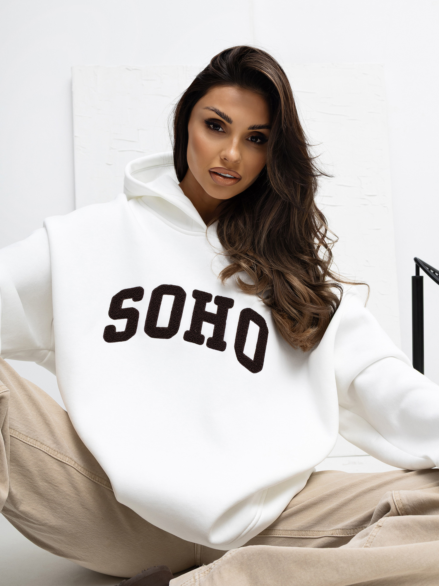 Ecru oversized mikina s nášivkou RUE PARIS.