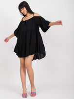 Czarna sukienka z falbaną i wiązanym dekoltem Veronique OCH BELLA 