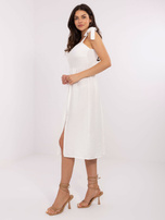 Biała rozkloszowana sukienka z rozcięciem  