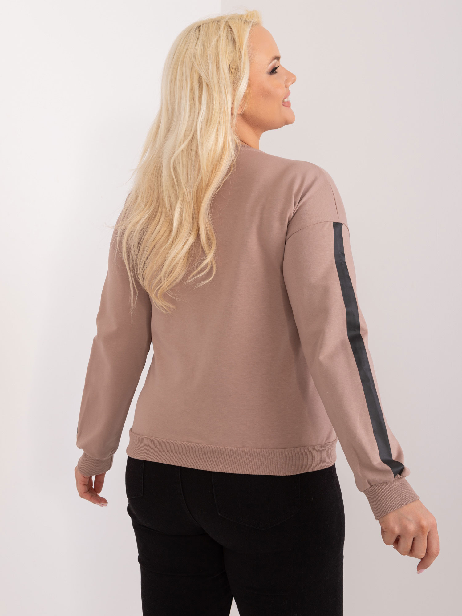 Hurt Dunkelbeige Bluse in Übergröße aus Baumwolle.