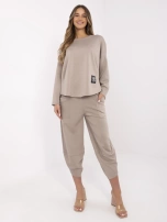 Ciemnobeżowy damski komplet z luźnymi spodniami