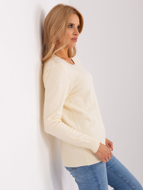 Hurtownia Jasnobeżowy damski sweter klasyczny we wzory