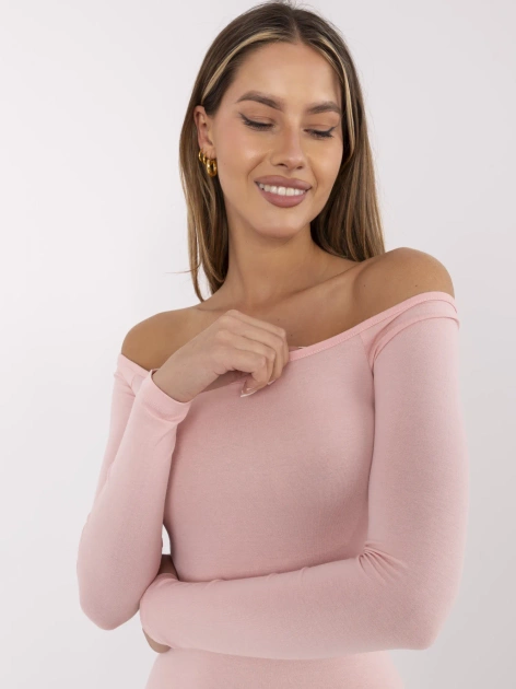 Jasnoróżowa dopasowana sukienka hiszpanka RUE PARIS