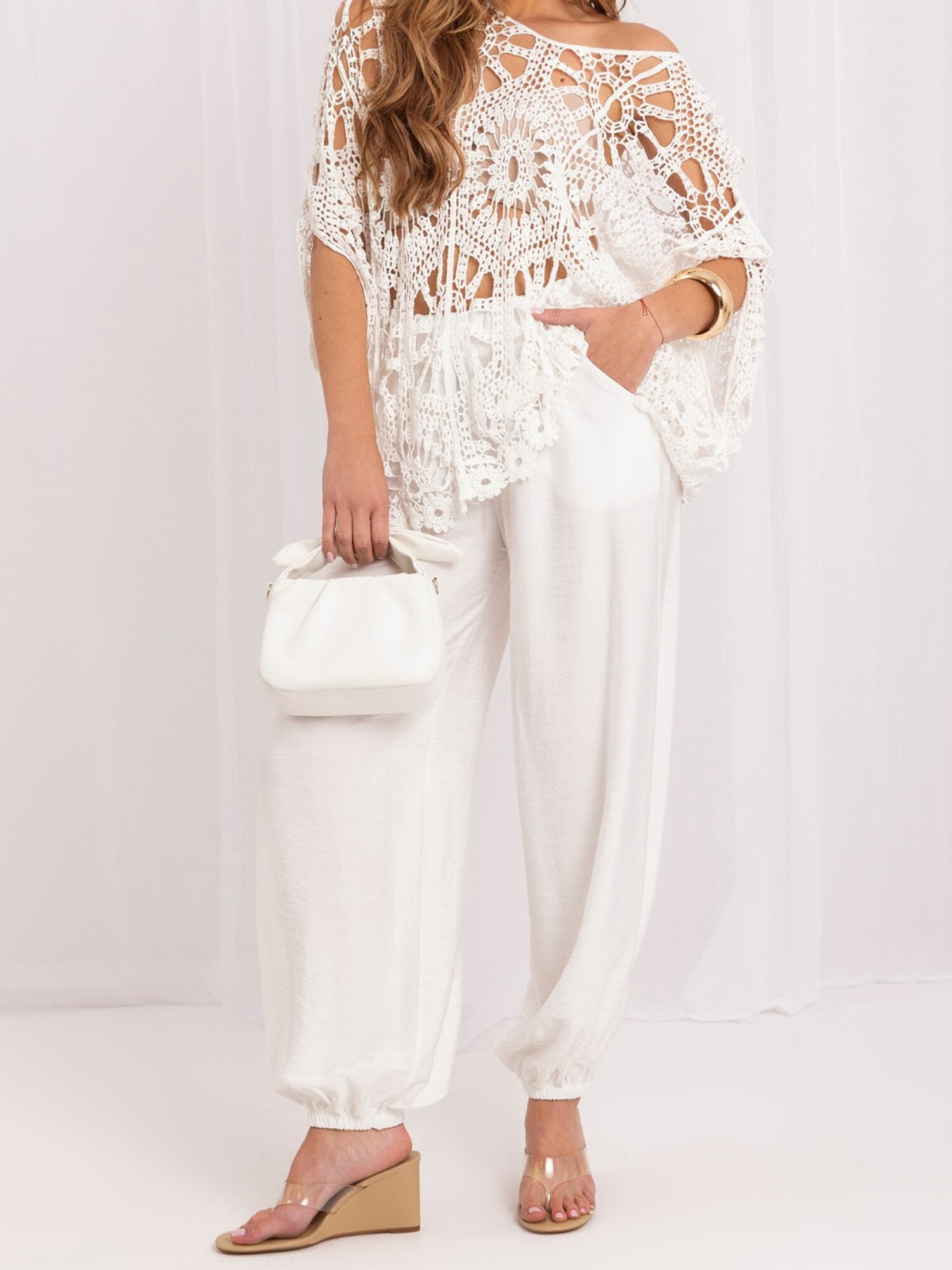 Ecru oversized lace sweater made of cotton.