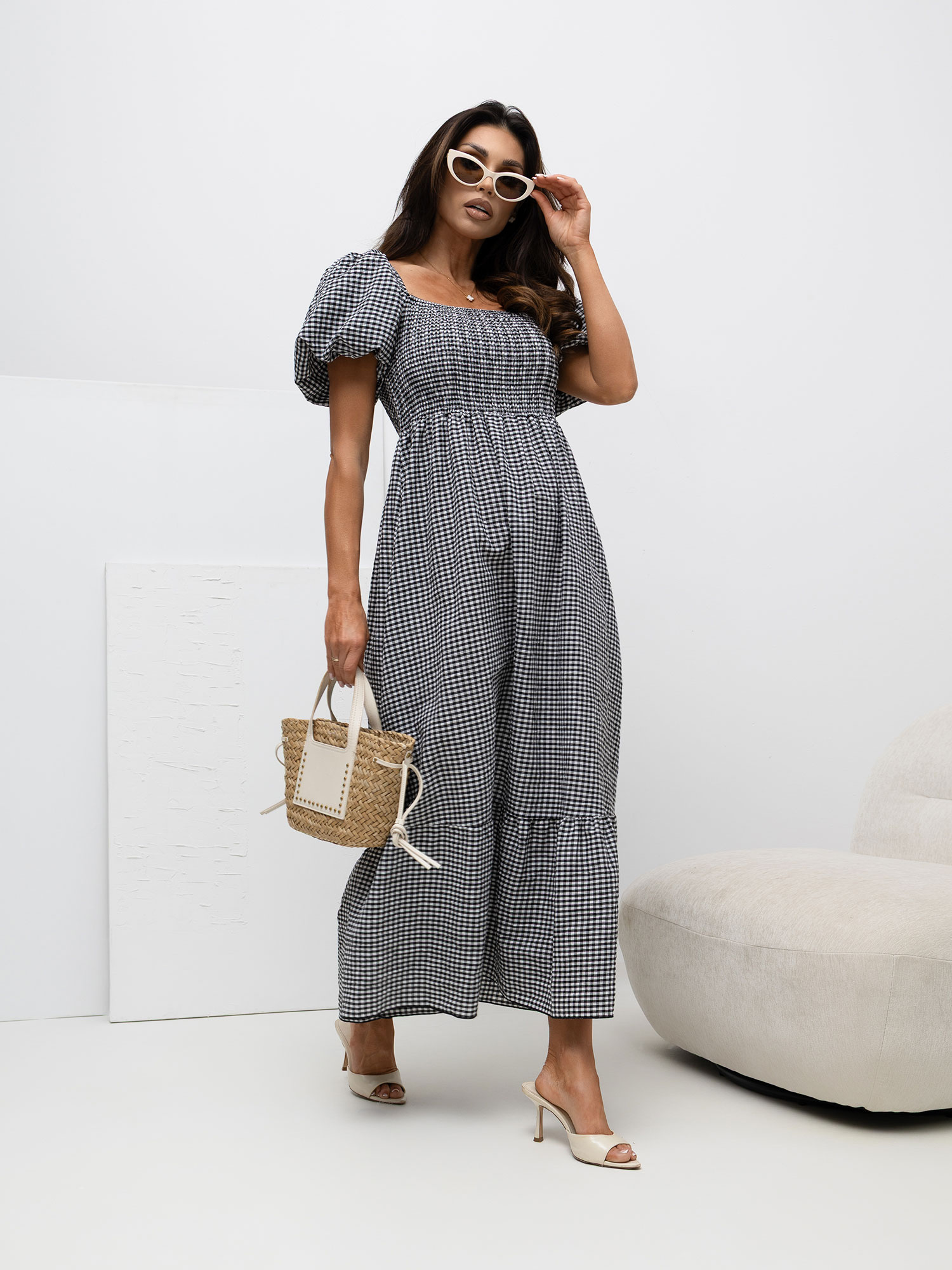 Czarna sukienka hiszpanka z falbaną