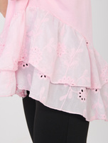 Jasnoróżowa bluzka oversize z krótkim rękawem 