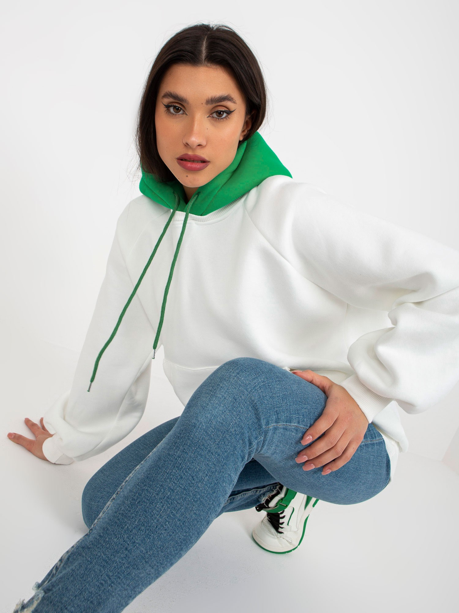 Ecru-zielona dresowa bluza basic o kroju oversize