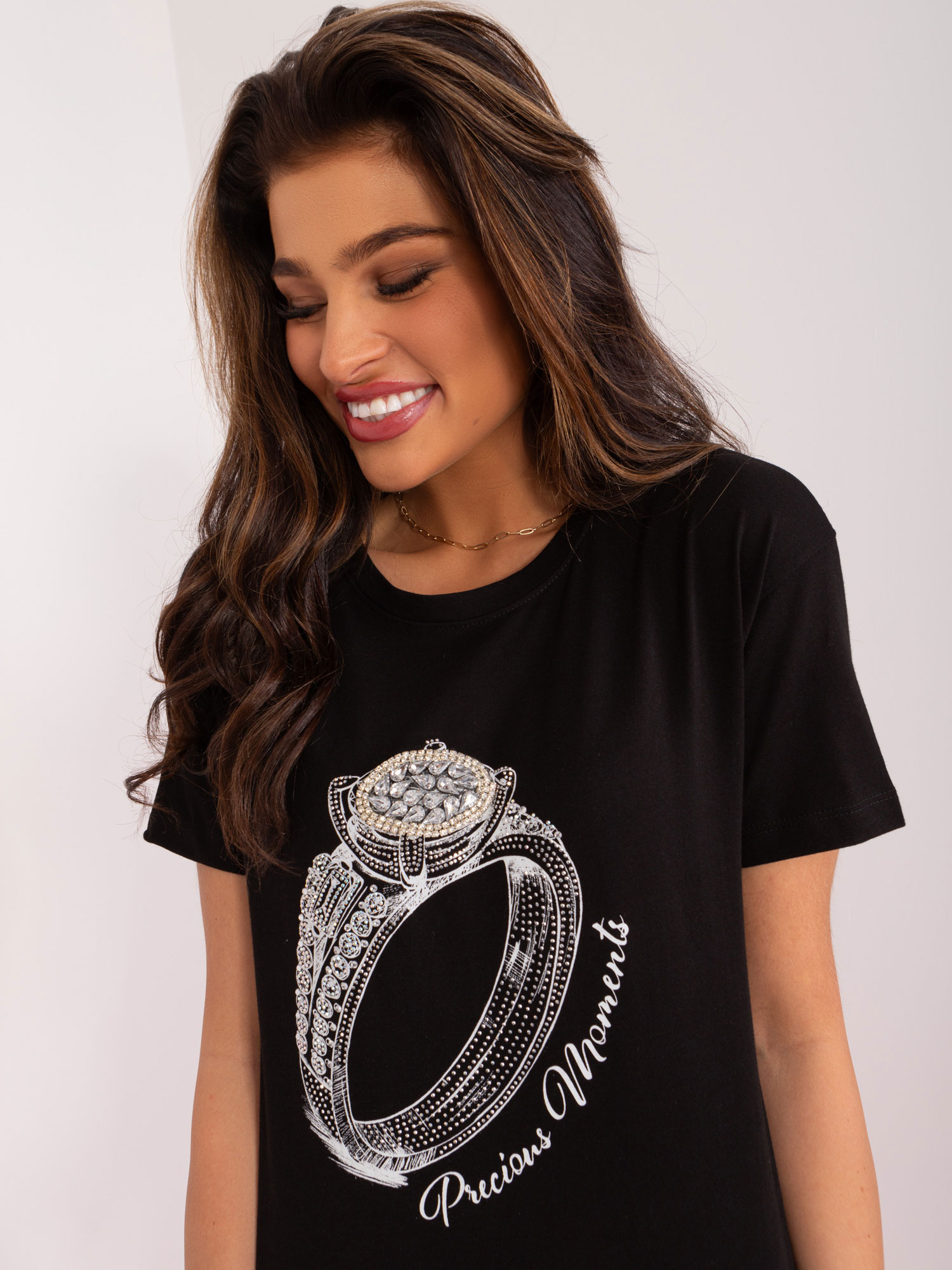Hurt Czarny bawełniany t-shirt z aplikacjami