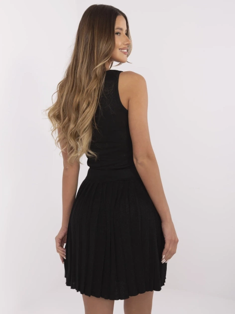 Czarna dzianinowa spódnica z błyszczącą nitką