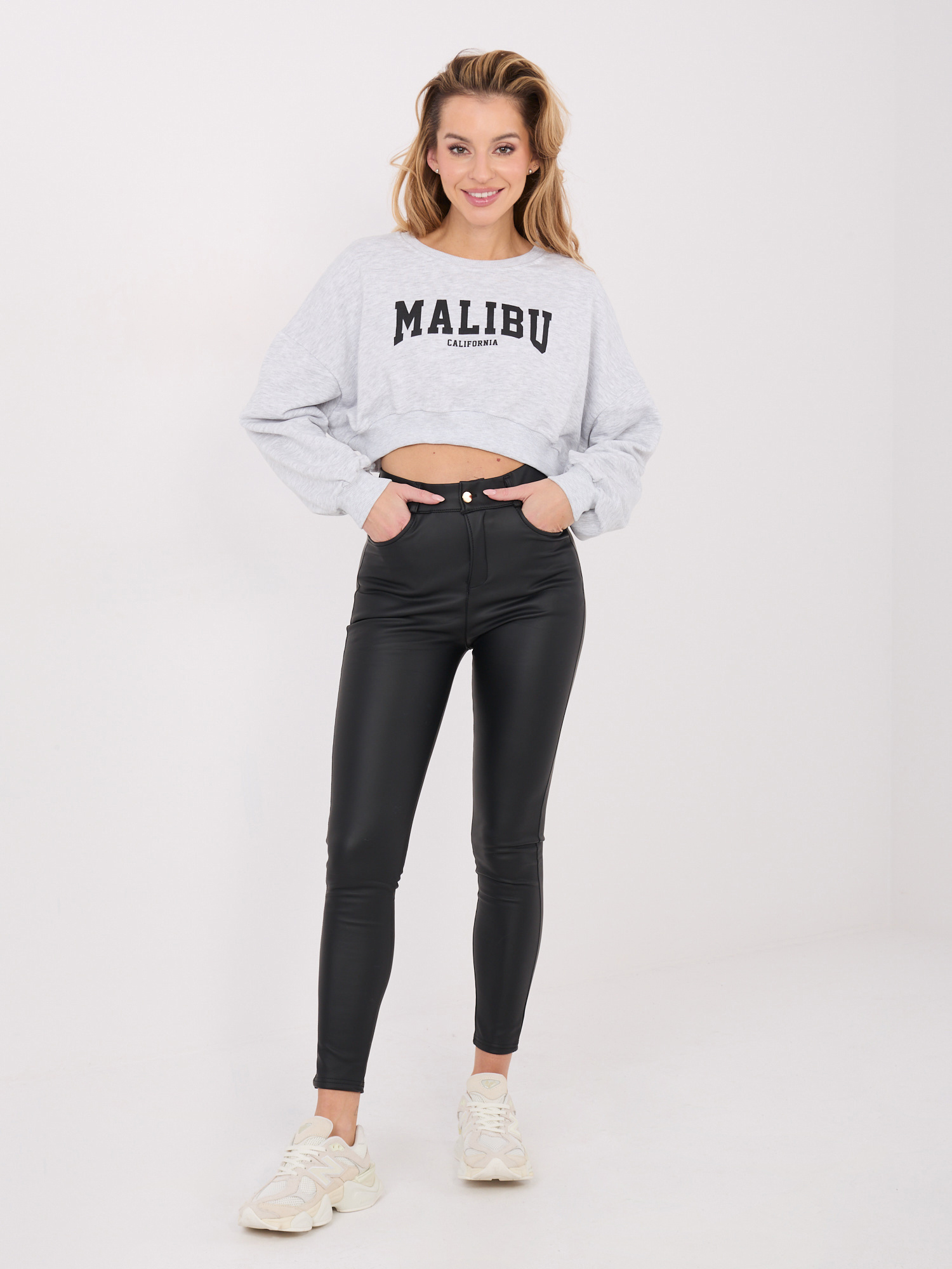 Světlos šedá krátká mikina s nápisem Malibu.