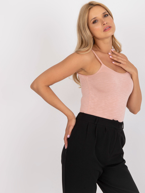 Pudrowy top damski na ramiączkach z wiskozy