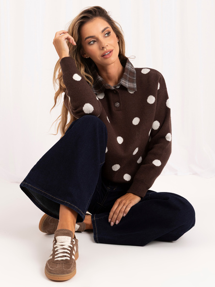 Brązowy damski sweter oversize w kropki