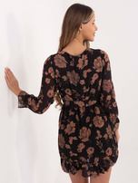 Czarno-camelowa sukienka z falbaną Loriella