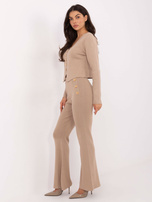 Beżowy dzianinowy komplet ze spodniami dzwonami