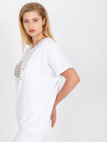 Biały lużny t-shirt plus size z nadrukiem