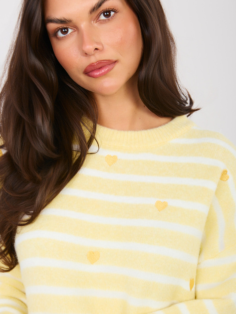 Jasnożółty damski sweter oversize z haftem