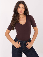 Ciemnobrązowy dopasowany sweter w prążek