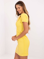 Hurt Ciemnożółta dopasowana sukienka koktajlowa na wesele