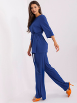 Hurt Kobaltowy prążkowany komplet casualowy z paskiem