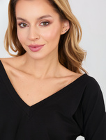 Czarna damska bluzka basic z dekoltem V RUE PARIS 