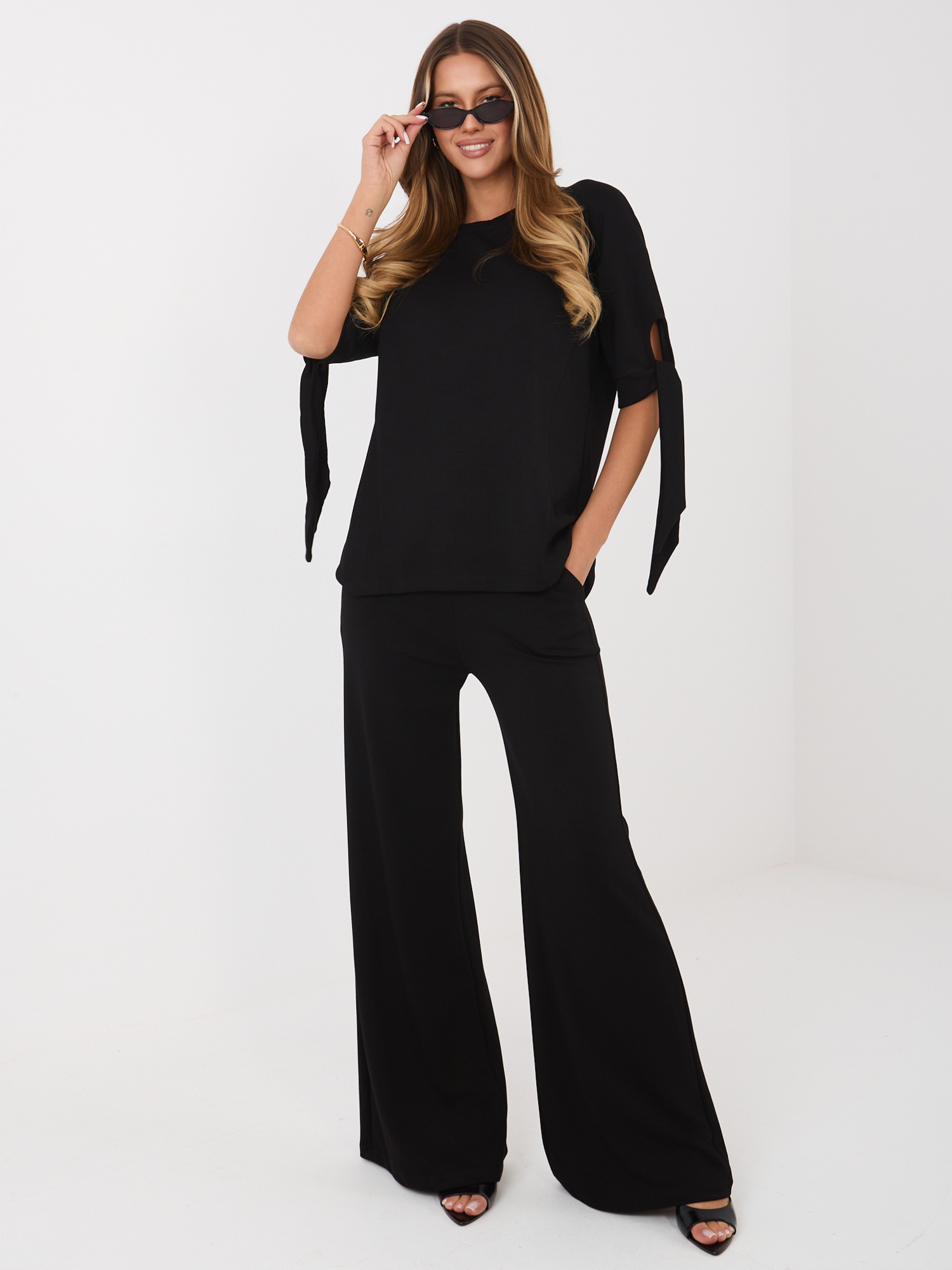 Czarny damski komplet z wiązaniem na rękawach