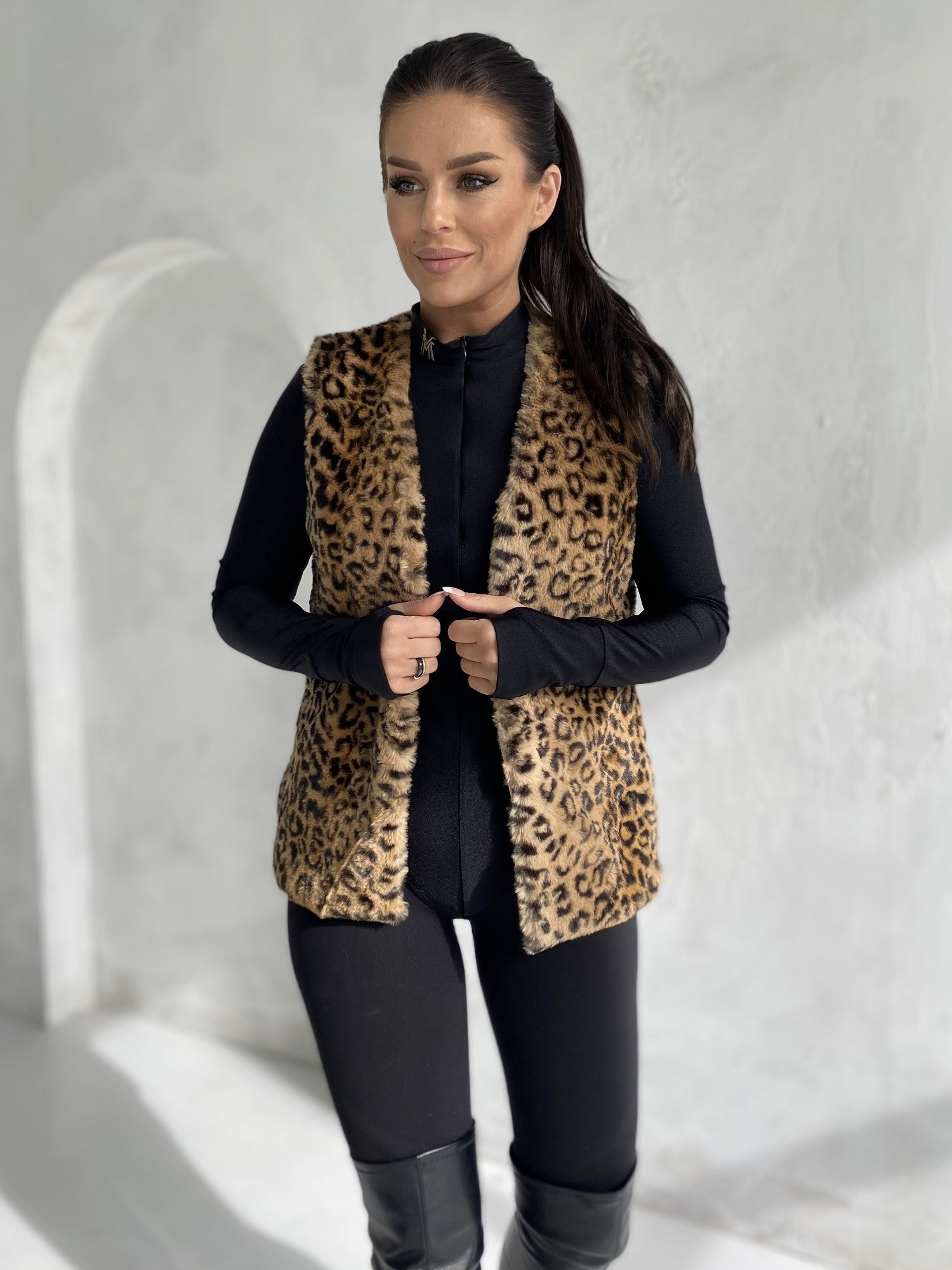 Beige fur vest in Perrina
