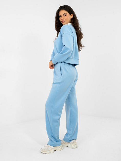 Pastelowy niebieski dresowy komplet z kołnierzykiem