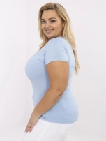 Jasnoniebieski dopasowany t-shirt plus size RUE PARIS 