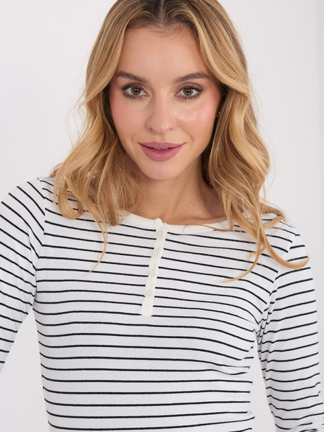 Ecru-czarna bluzka z guzikami przy dekolcie