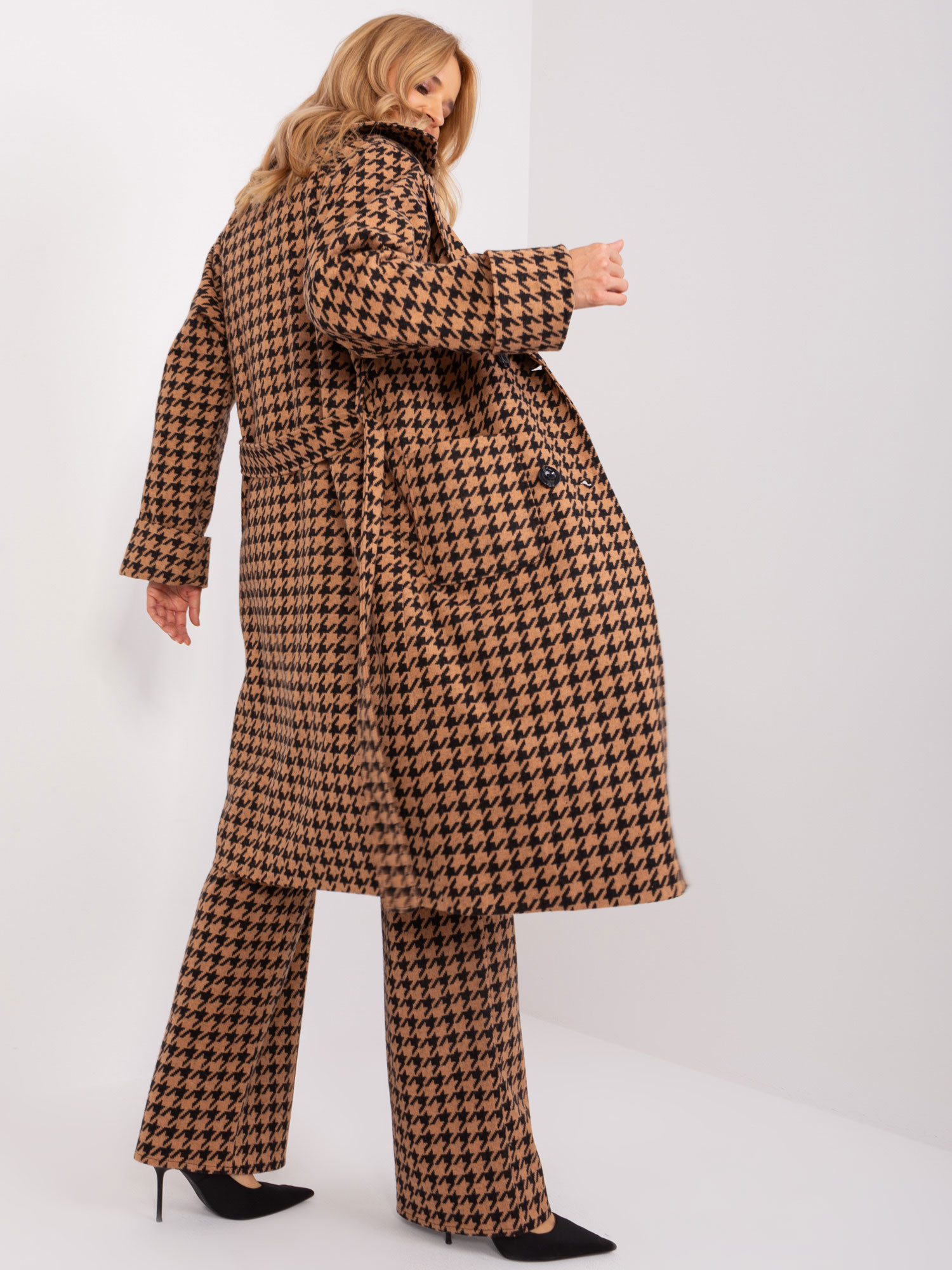 Hurt camel-black long coat with belt.